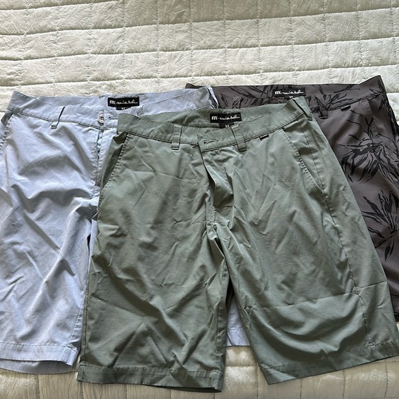 Lot of 3 Travis Mathew shorts - size 32 - Picture 1 of 7